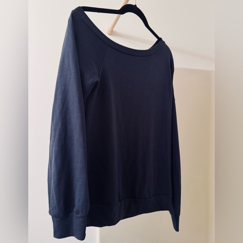 NWOT Long Sleeve Navy Tee w/ 1 Shoulder Cut Out. Small